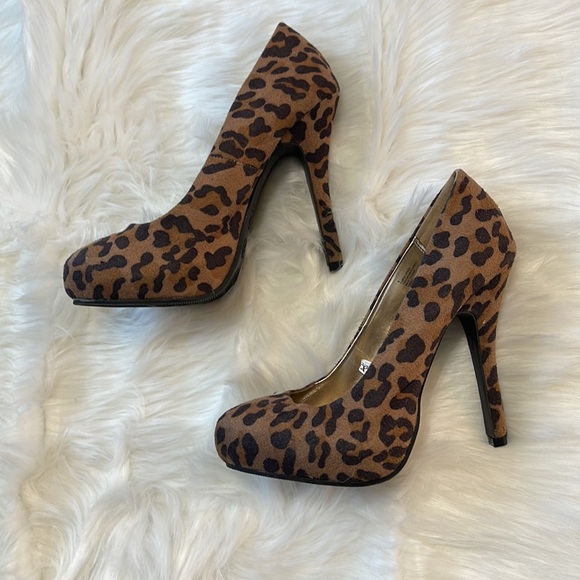 Leopard Print Pumps! - Picture 2 of 4